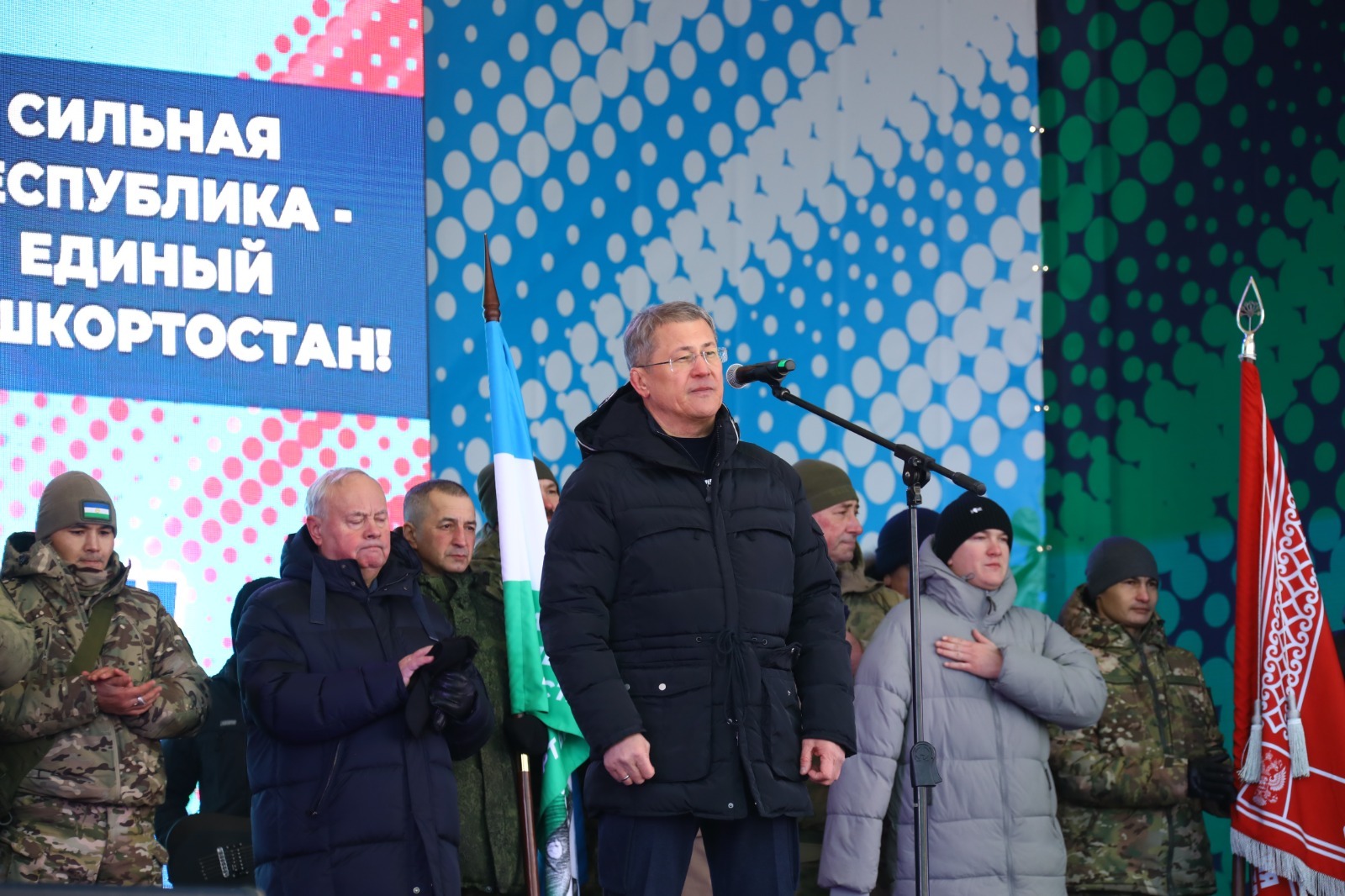 Главы республик рф. День строителя в россии. Вручение гранта. День строителя 2022 хабиров награждение. Хабиров вручил награды даниру.